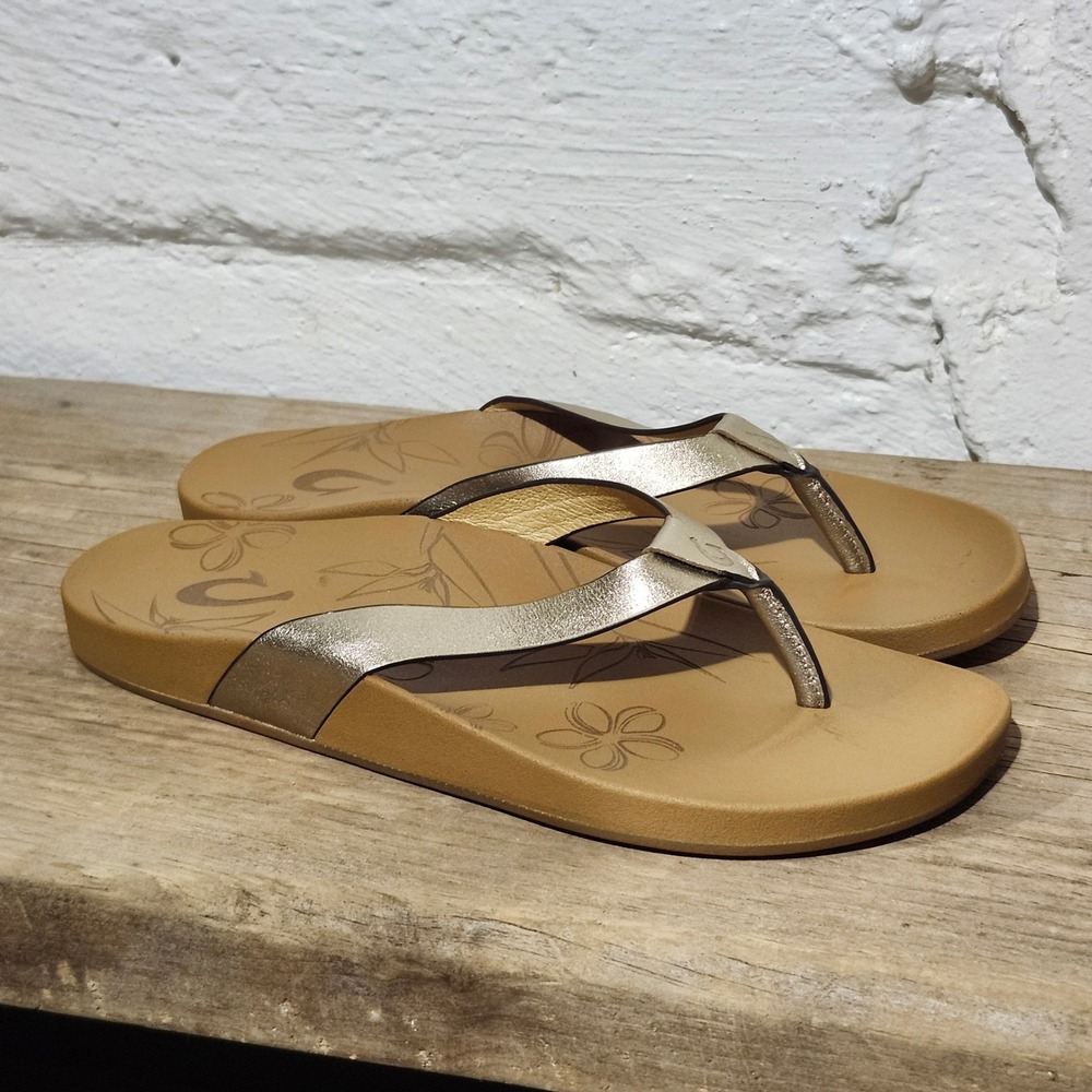 OluKai Kipe'a-W Womens Gold Metallic Leather Flip Flop Sandals 20482-FAFM Size 7